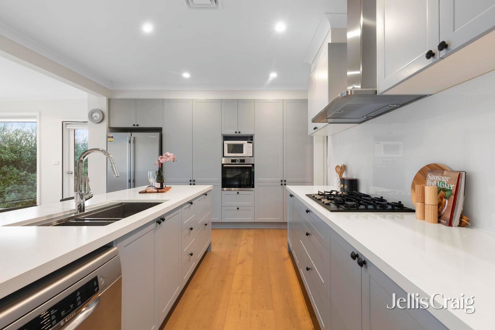 7 Russell Crescent, Mount&nbsp;Waverley image 6