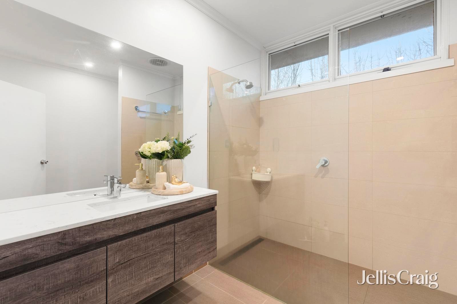 7 Russell Crescent, Mount&nbsp;Waverley image 9