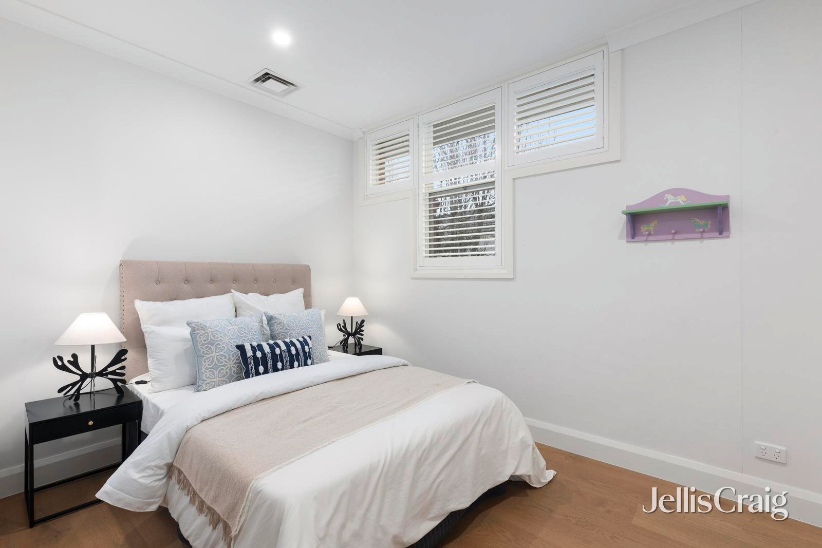7 Russell Crescent, Mount&nbsp;Waverley image 12