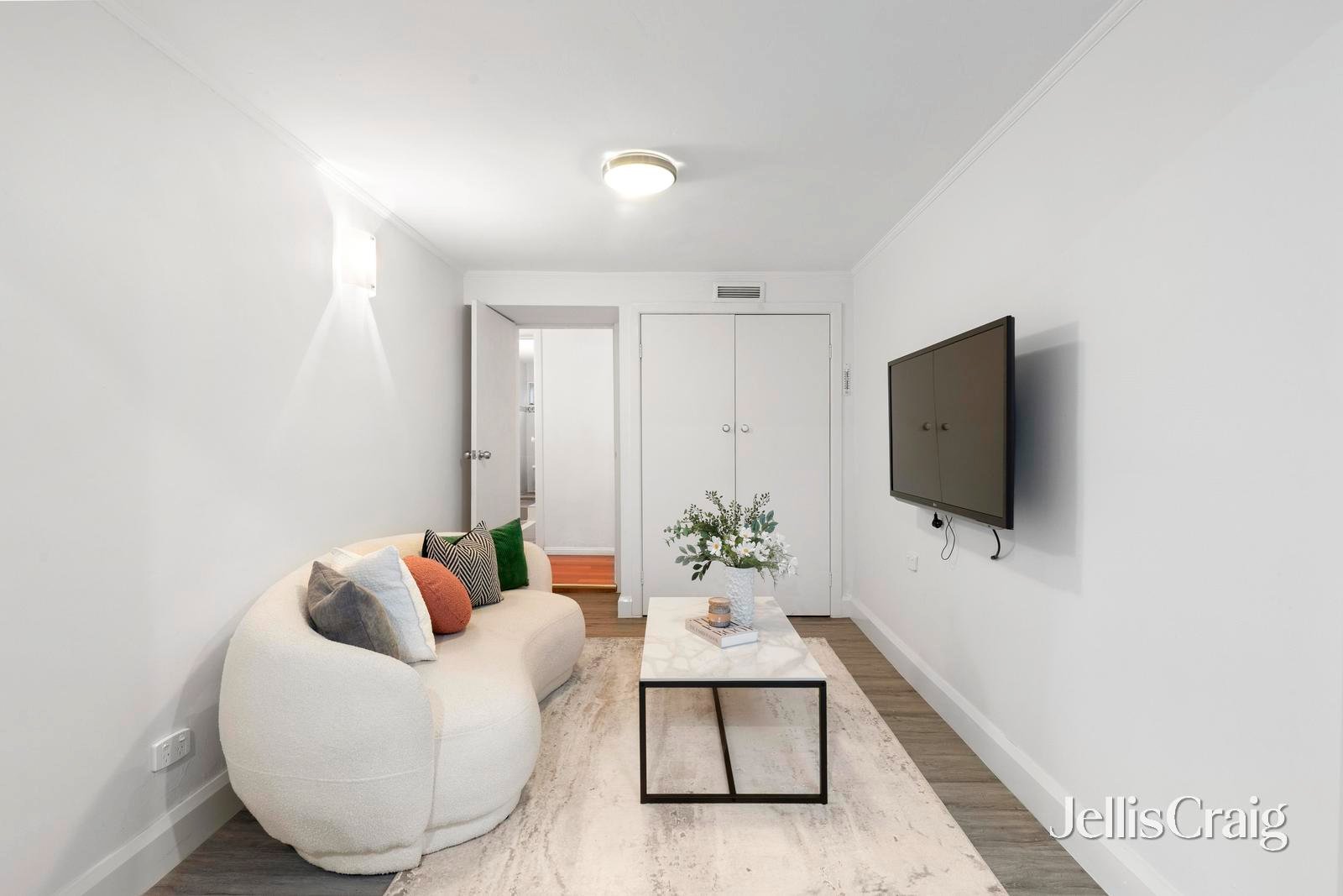 7 Russell Crescent, Mount&nbsp;Waverley image 15