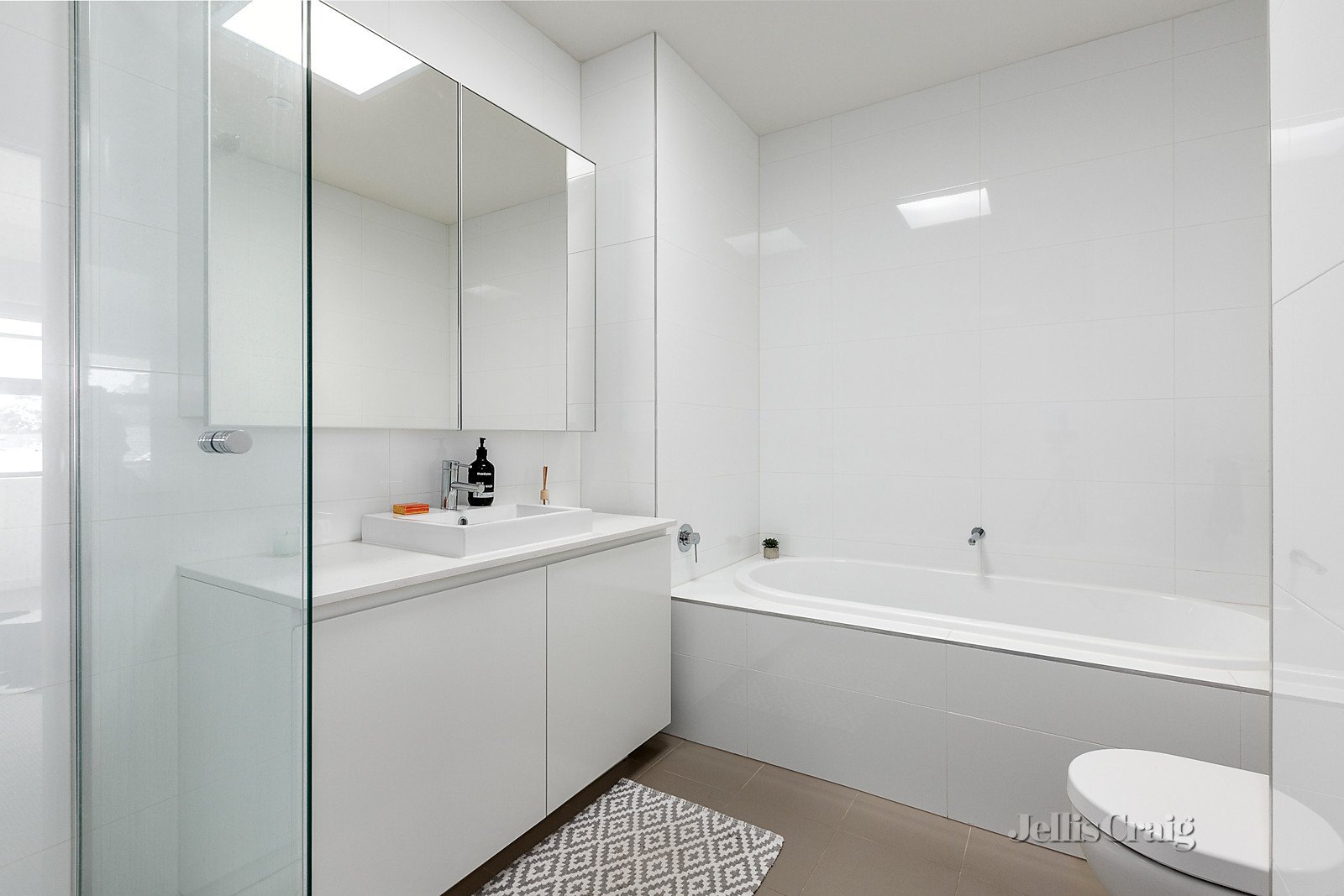 7 Sanctuary Walk, Ascot Vale image 5