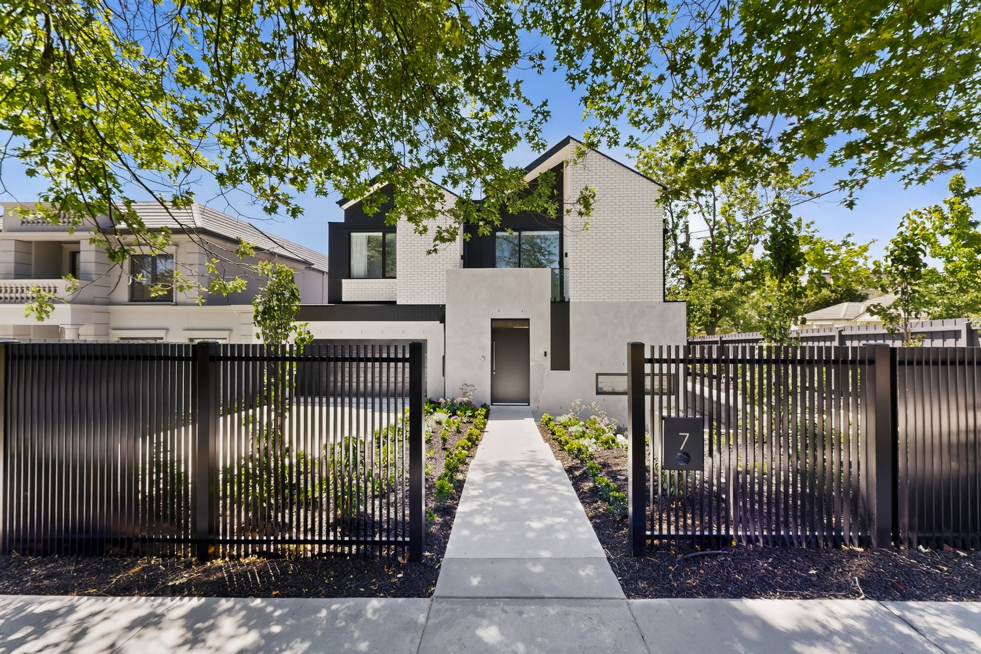 7 Sevenoaks Street, Balwyn image 1