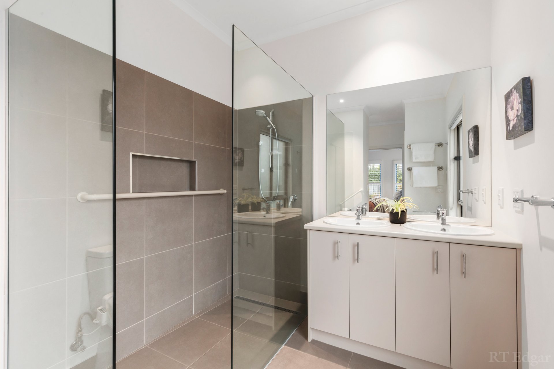 Property Gallery Thumbnail 12