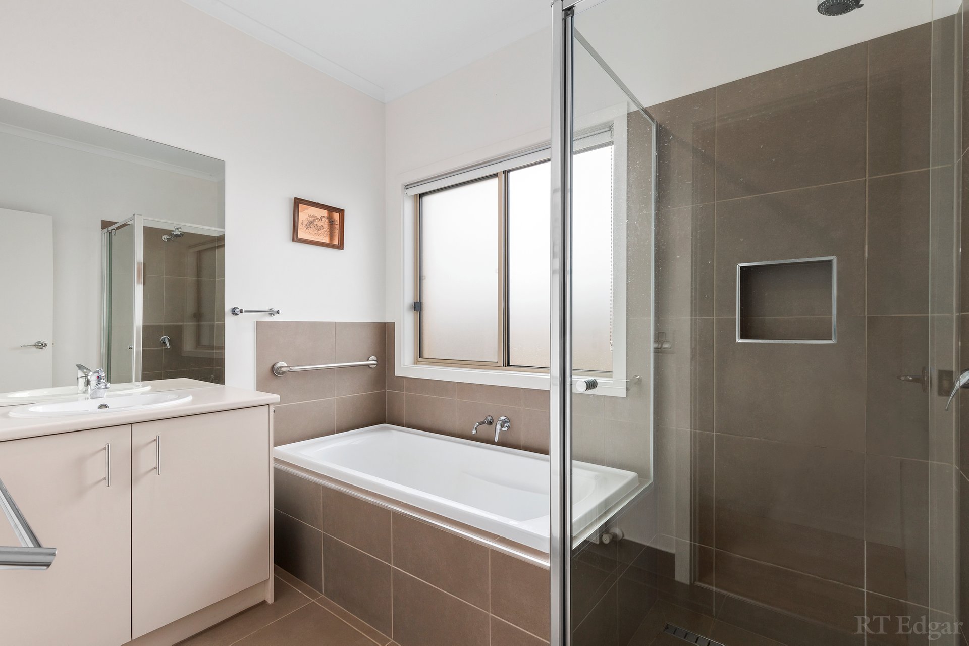 Property Gallery Thumbnail 16
