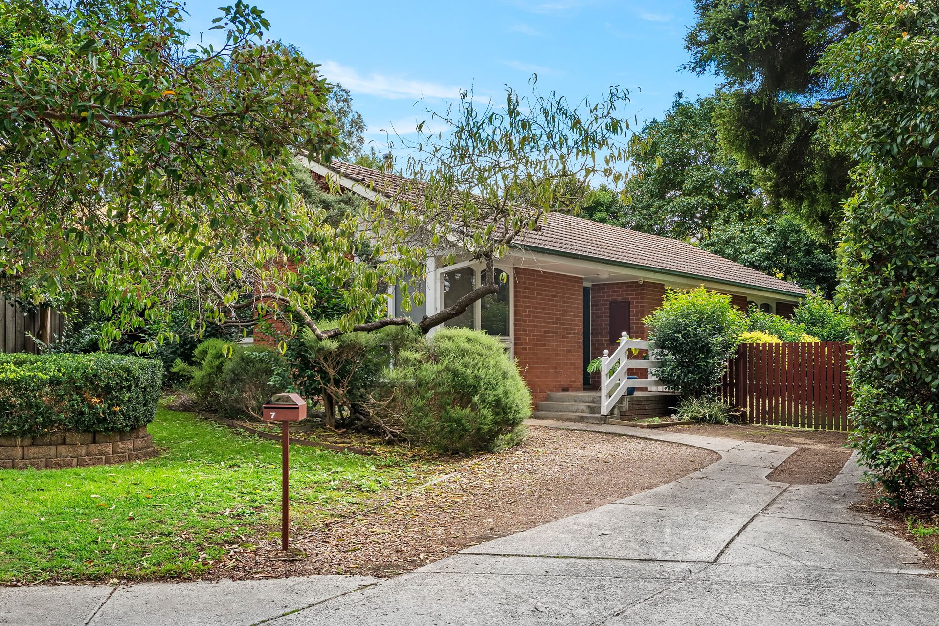 7 Stephanie Court, Macleod image 1