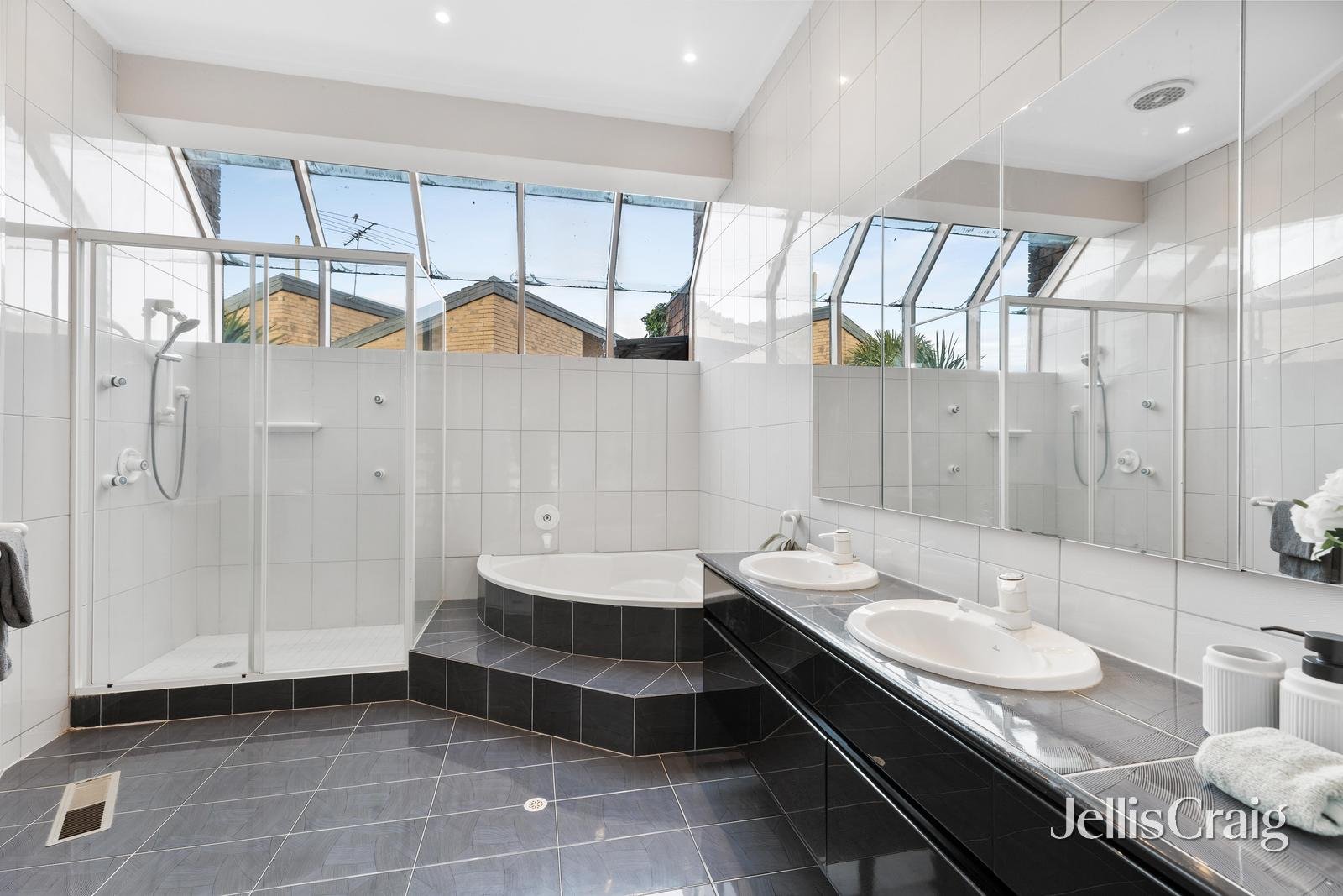 7 Stirling Crescent, Glen Waverley image 13