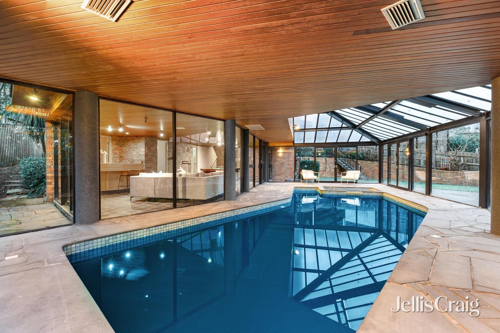 7 Stirling Crescent, Glen Waverley image 16