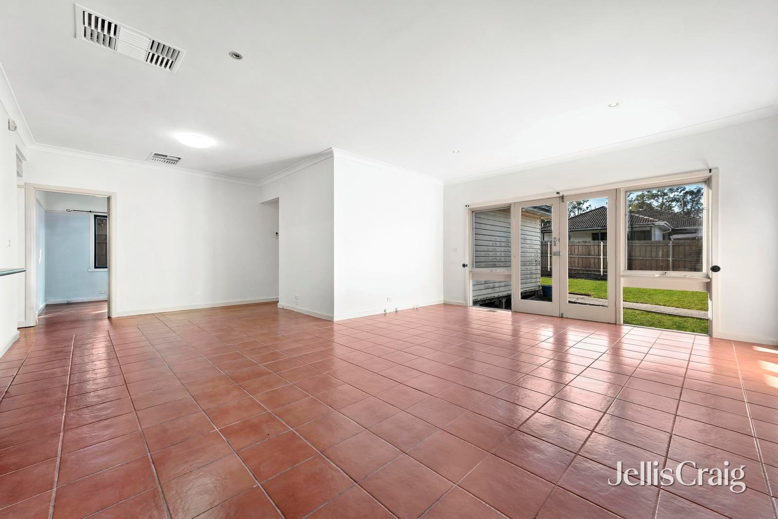 7 Stirling Road, Blackburn&nbsp;South image 3