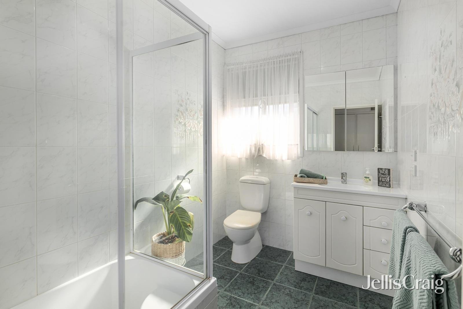 7 Sunhill Road, Mount Waverley image 6