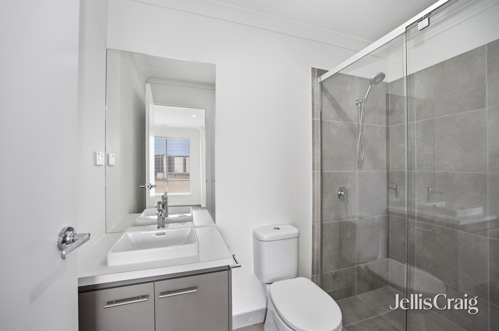 7 Sunpeaks Street, Winter&nbsp;Valley image 3