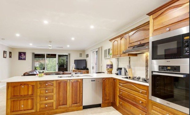 7 Sunray Court, Croydon image 2