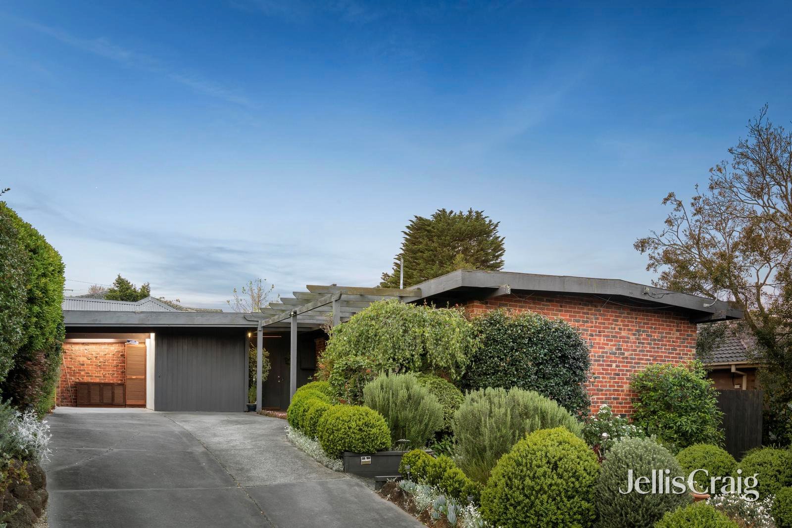7 Sunray Court, Donvale image 1