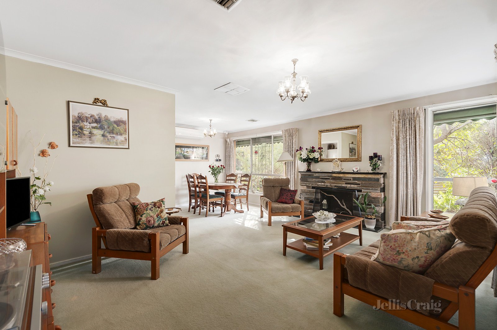 7 Swayfield Road, Mount Waverley image 2