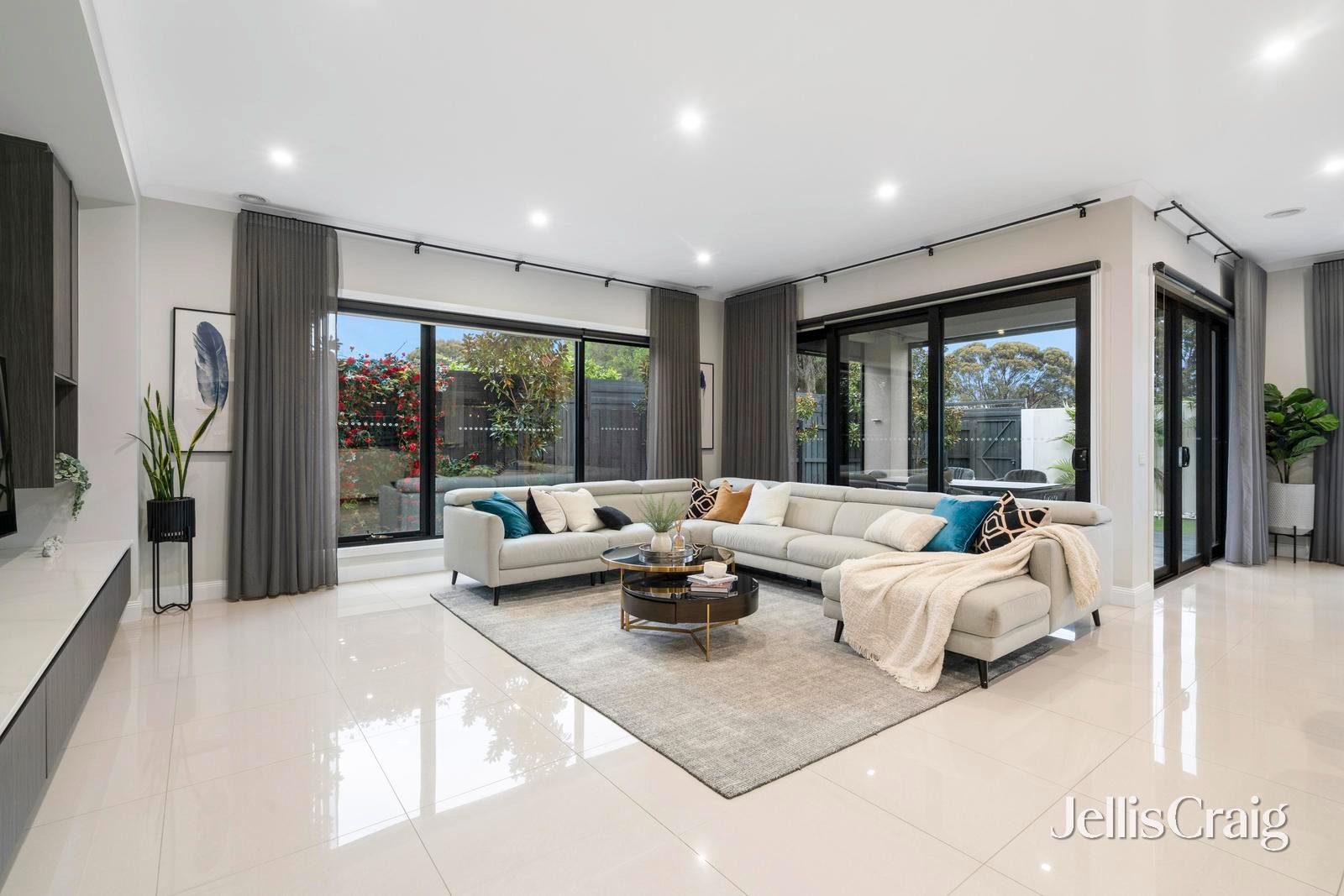 7 Taylor Avenue, Burwood&nbsp;East image 3