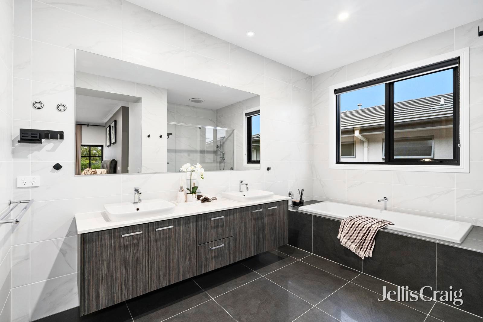 7 Taylor Avenue, Burwood&nbsp;East image 14