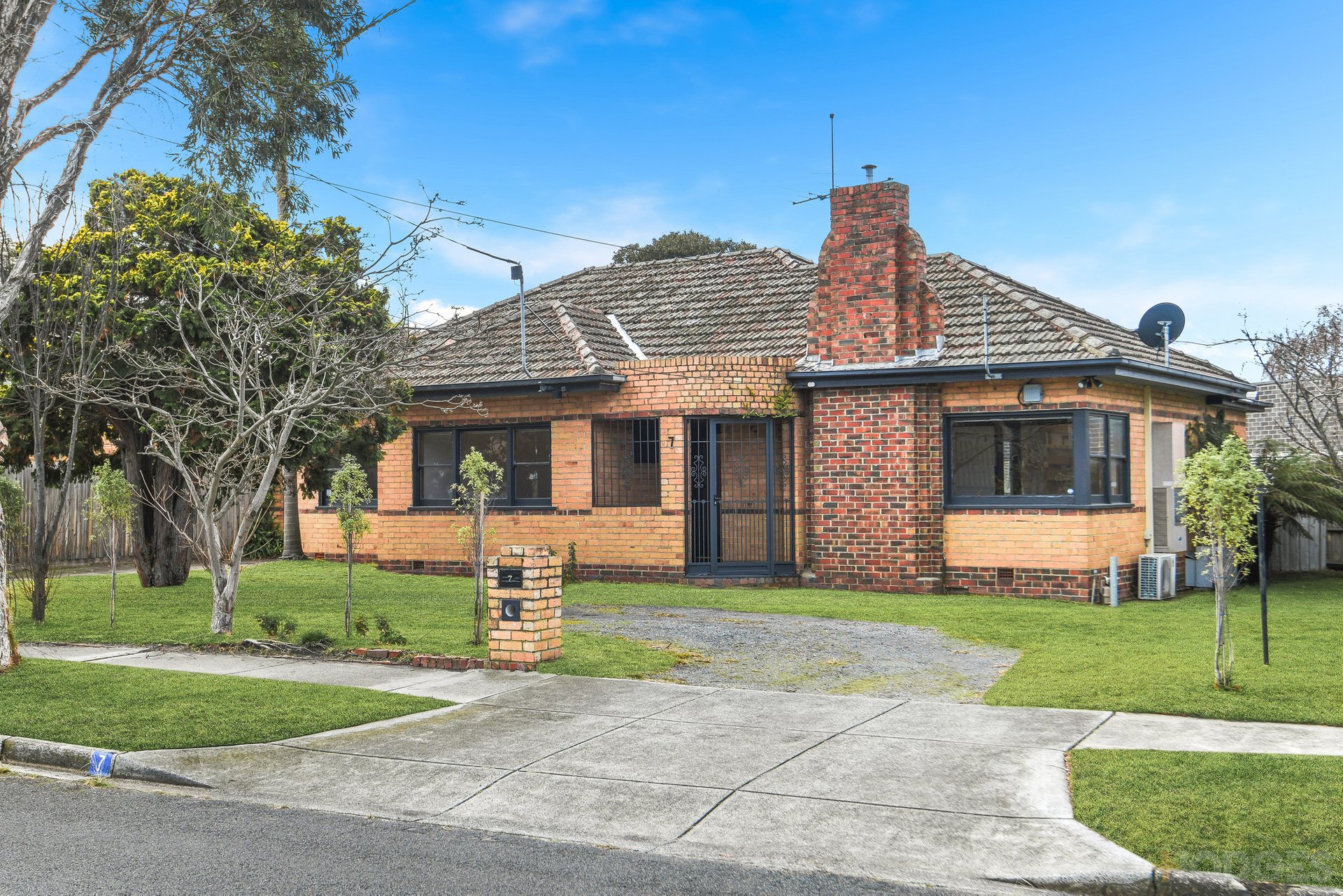 7 Teague Avenue Mentone