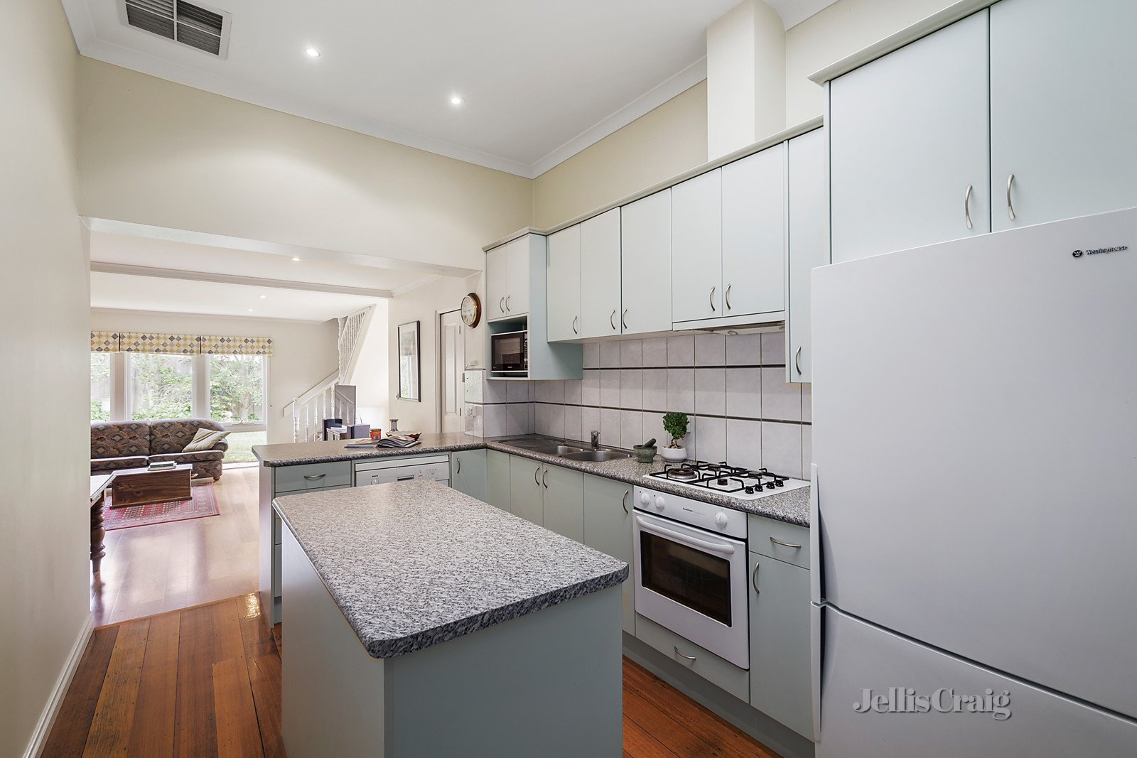 7 Thackray Street, Balwyn North image 5