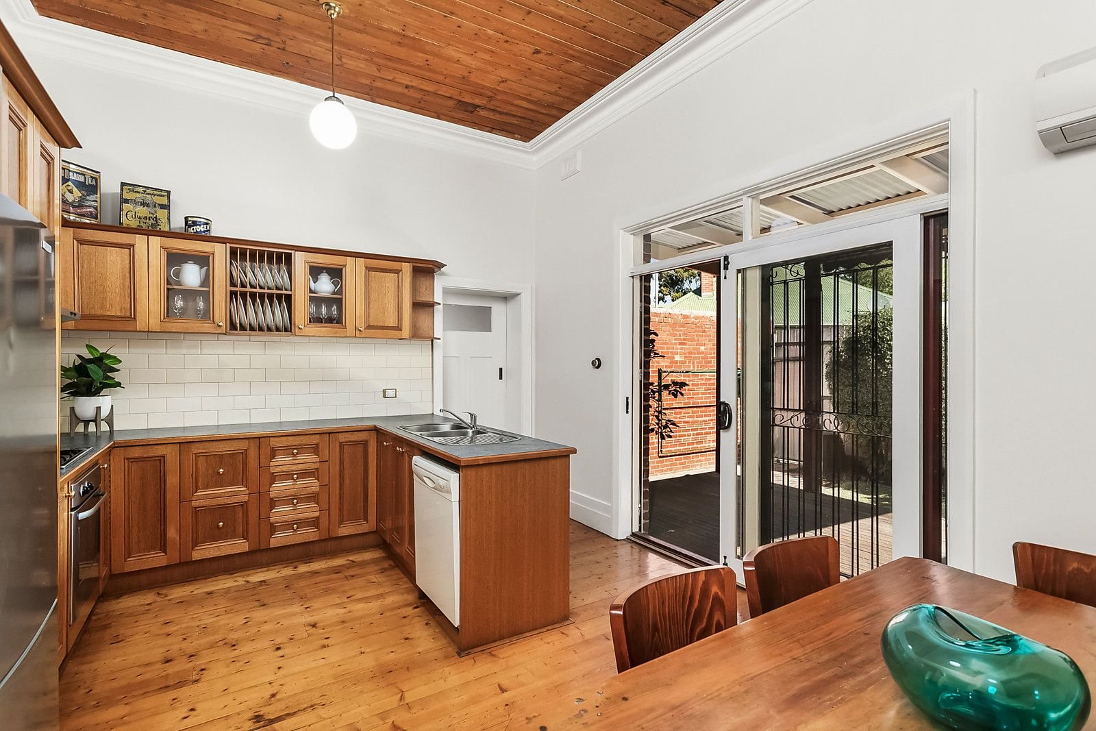 7 The Crescent, Ascot Vale image 3