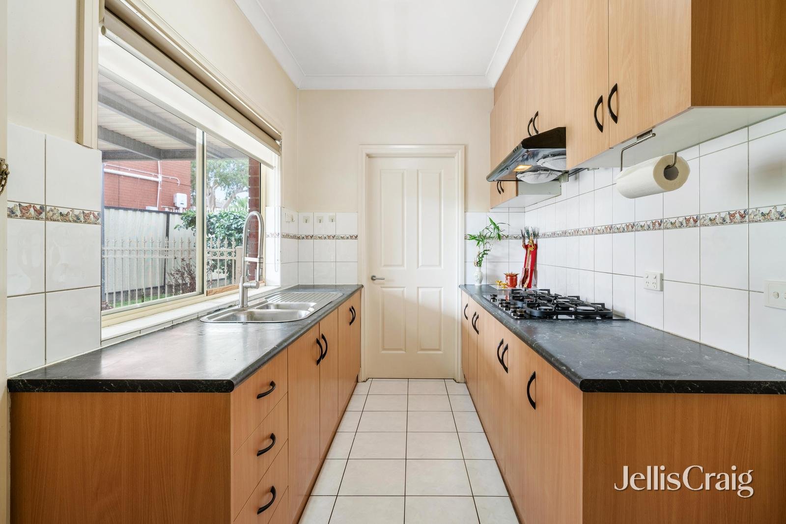 7 Tirhatuan Drive, Rowville image 4