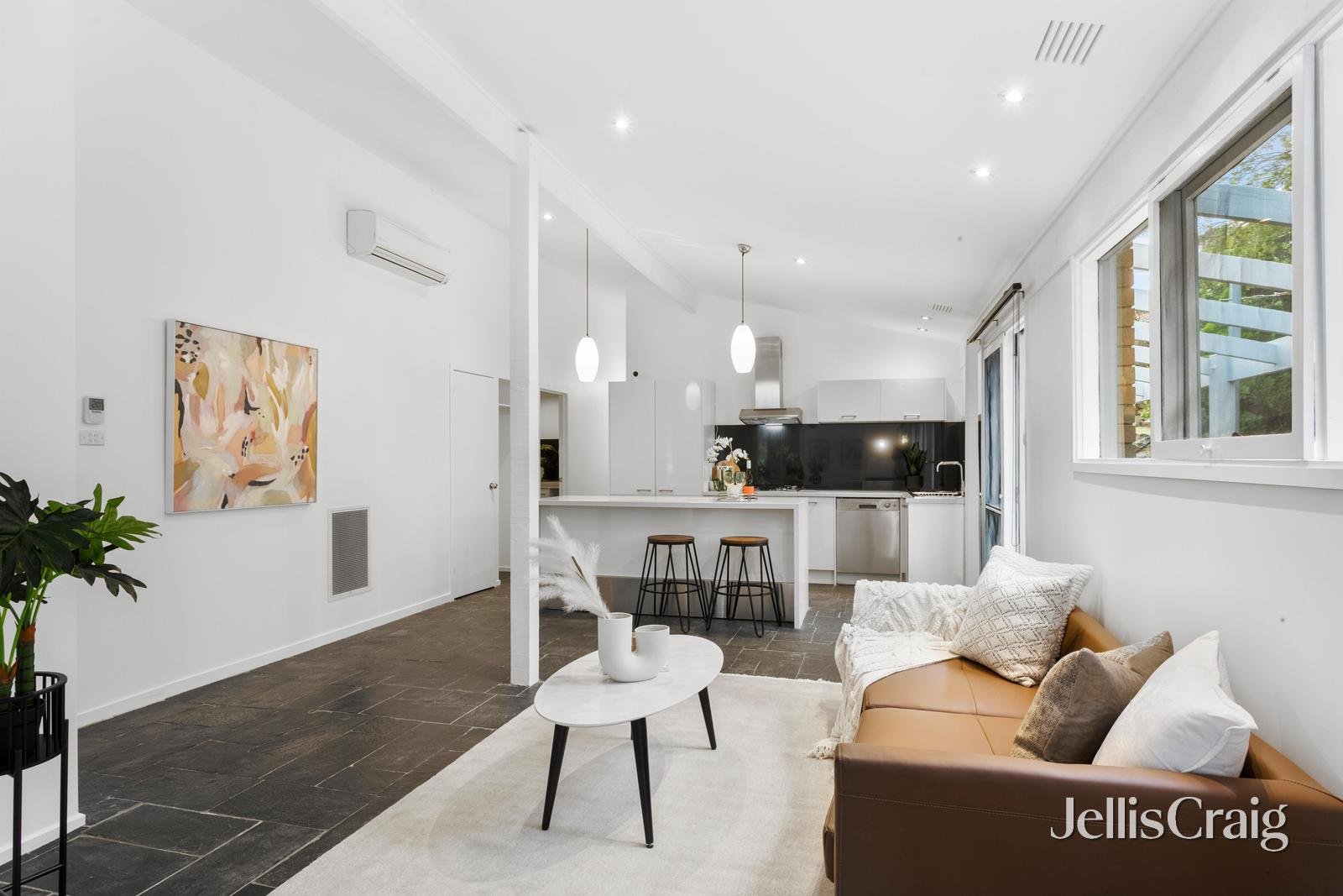 7 Tracey Court, Wheelers Hill image 5