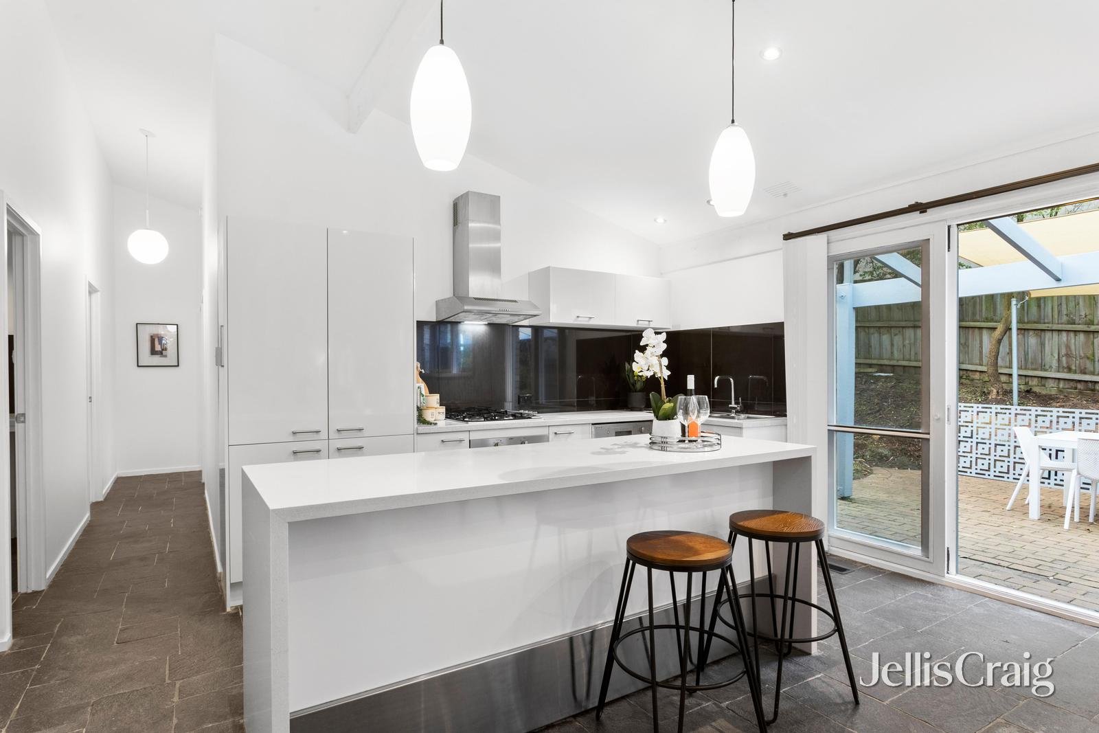 7 Tracey Court, Wheelers Hill image 6
