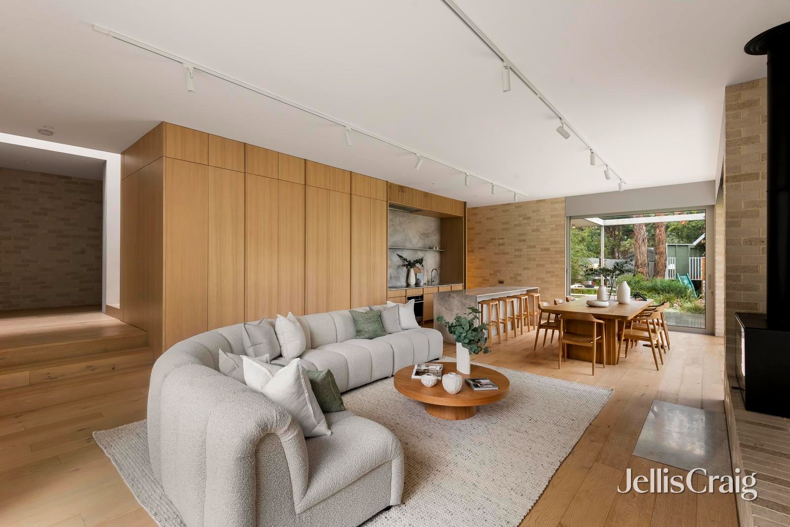 7 Vasey Concourse, Croydon image 4