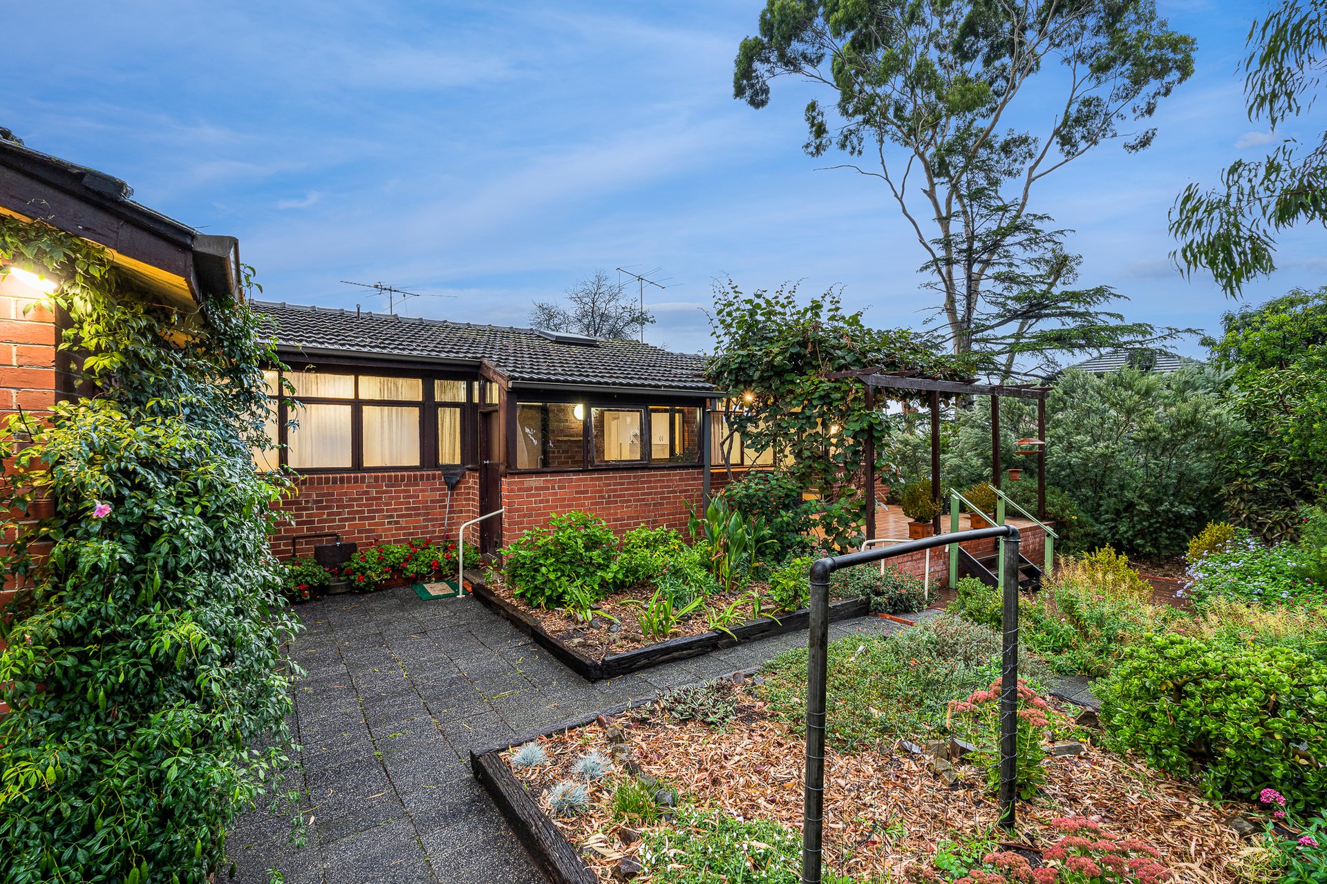 7 Wallabah Street, Mount&nbsp;Waverley image 8