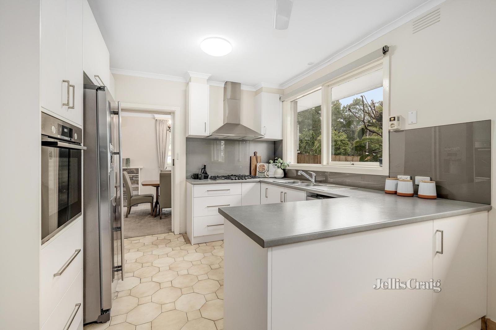 7 Watsons Road, Glen Waverley image 4