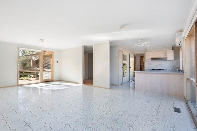 7 Wattle Avenue, Mount Martha image 3