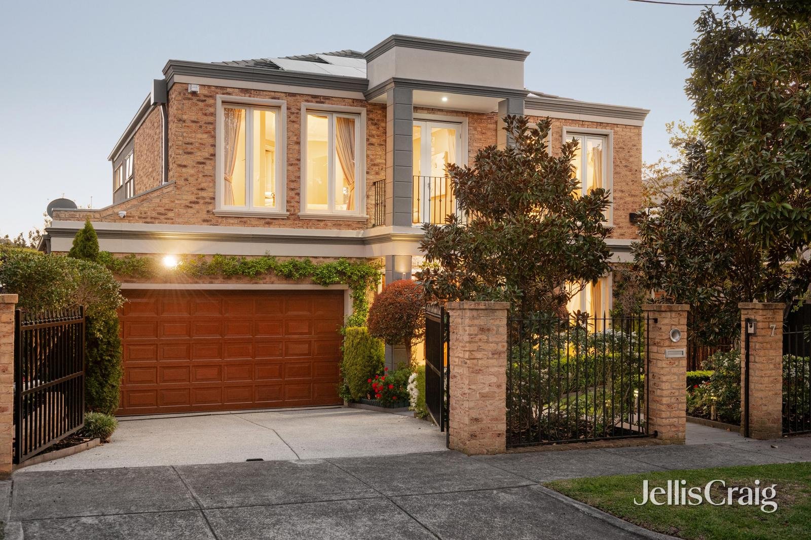 7 Waverley Street, Brighton&nbsp;East image 2