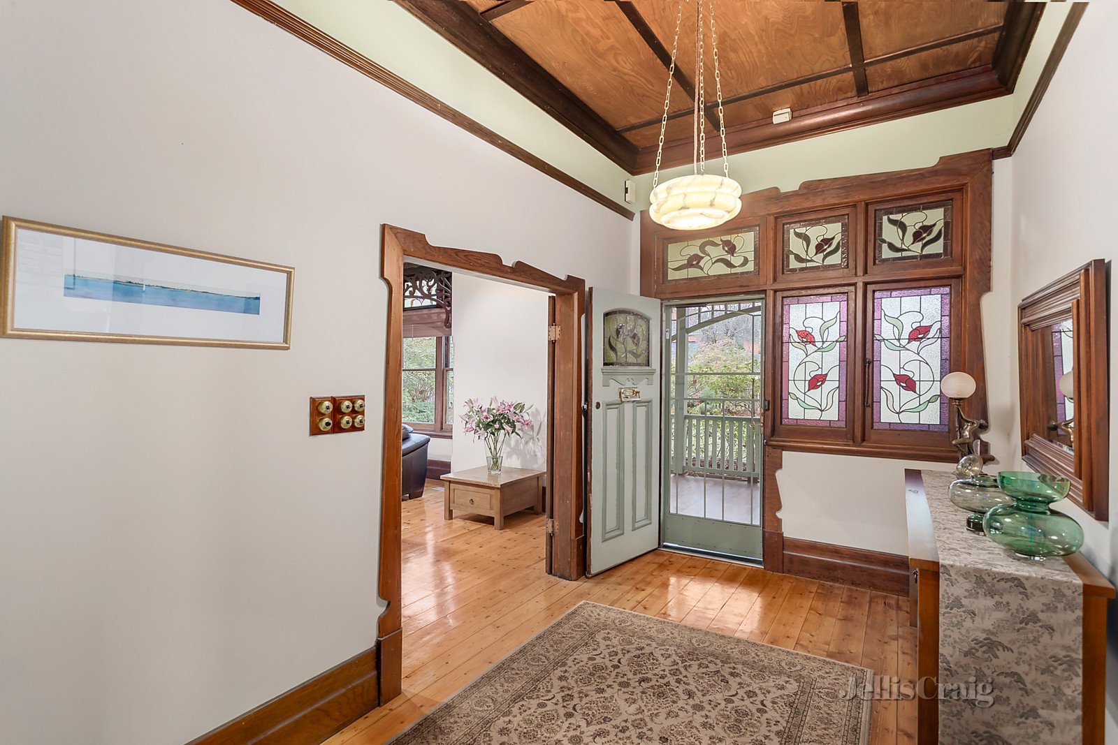 7 Weybridge Street, Surrey Hills image 4