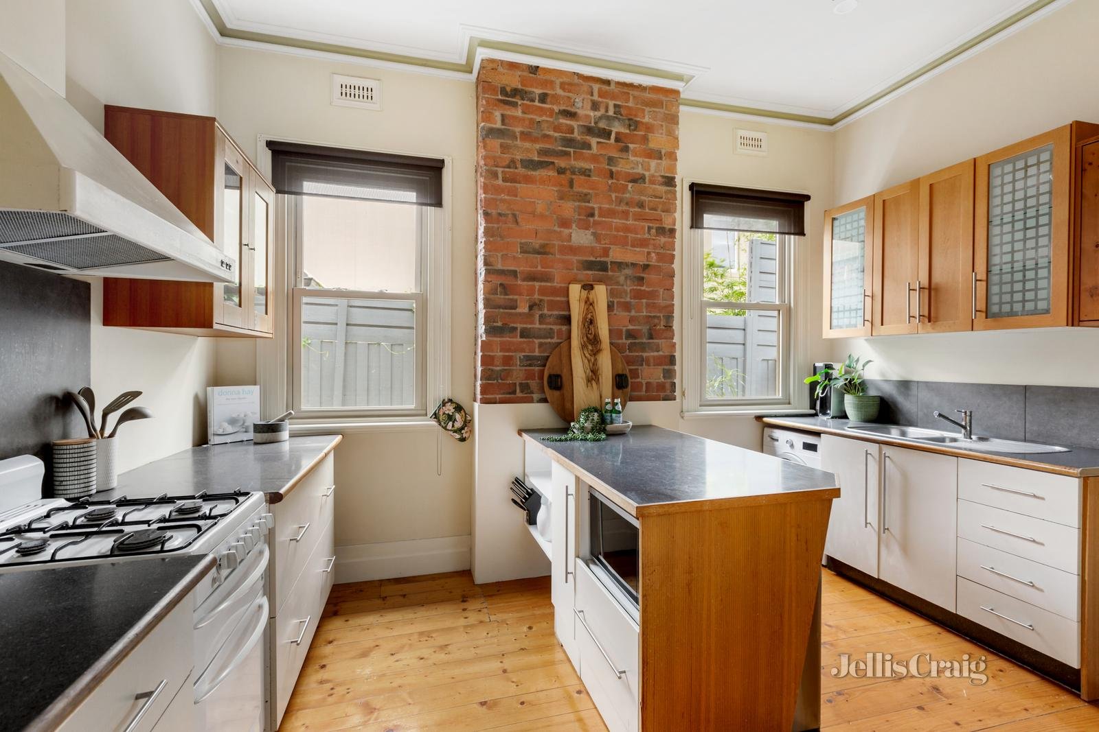 7 Weybridge Street, Surrey Hills image 4