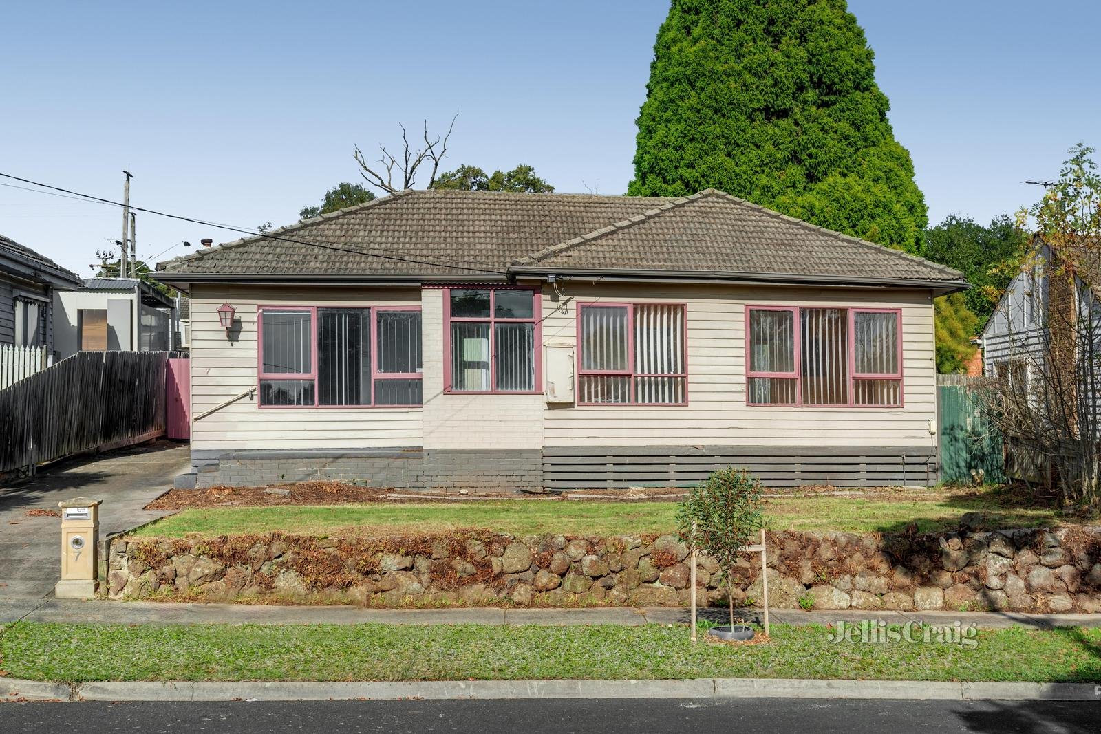 7 Winton Street, Burwood image 1