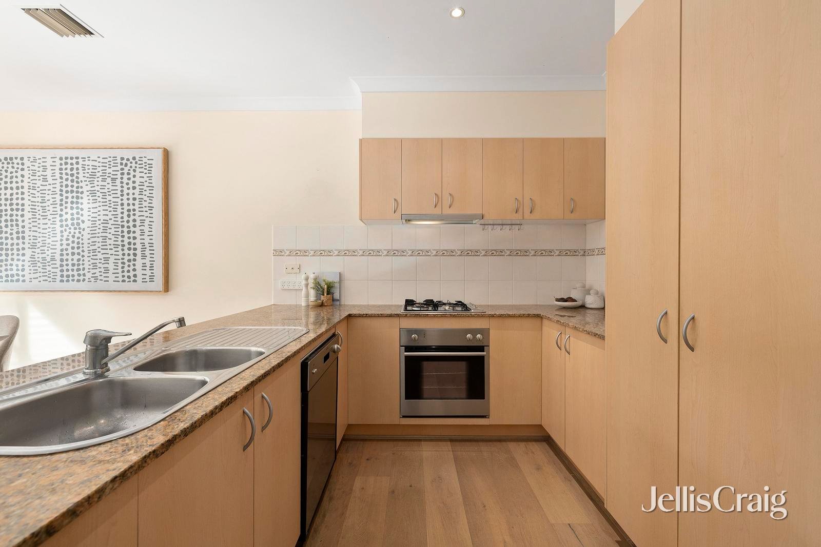 7 Woodlands Grove, Mitcham image 3