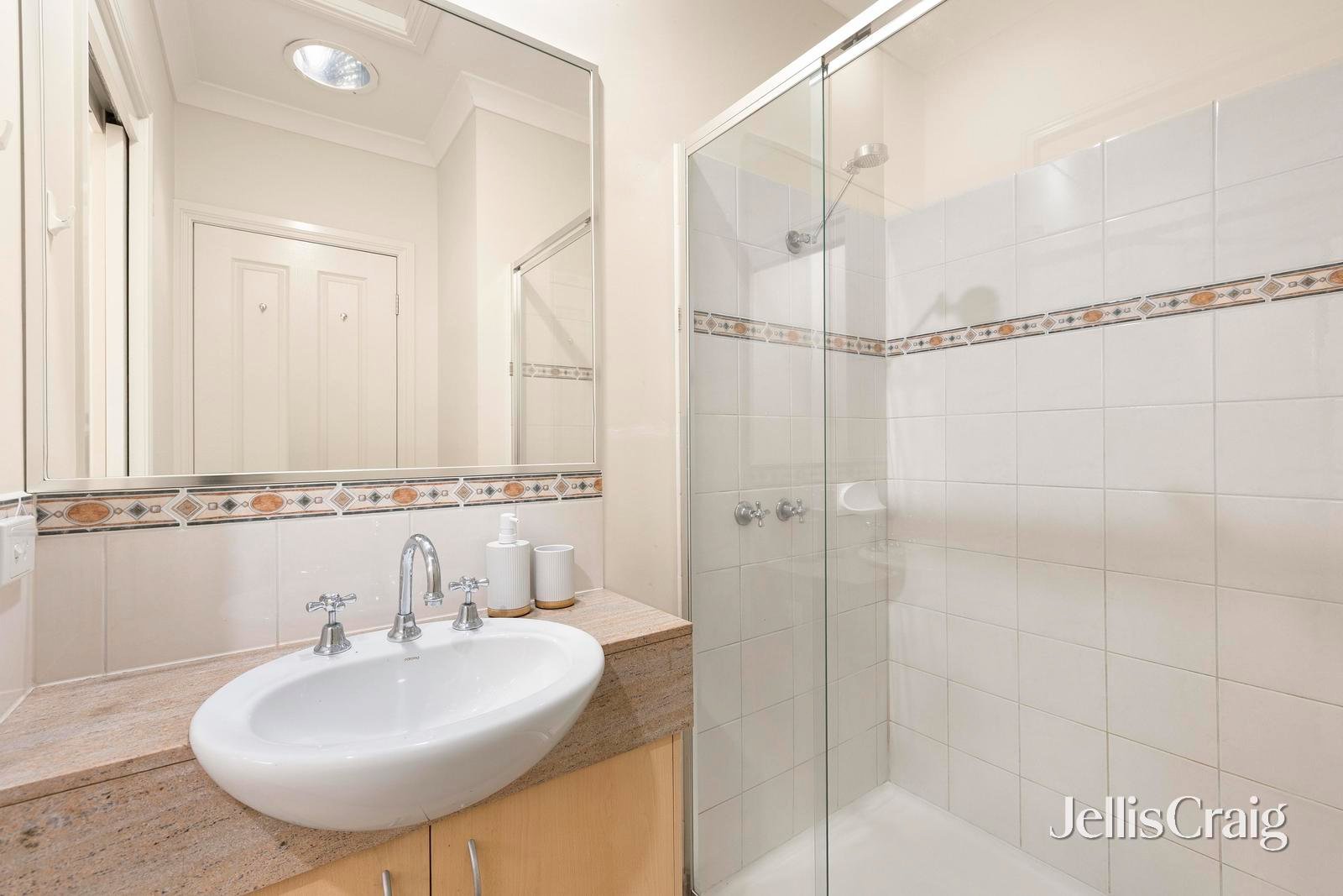 7 Woodlands Grove, Mitcham image 7