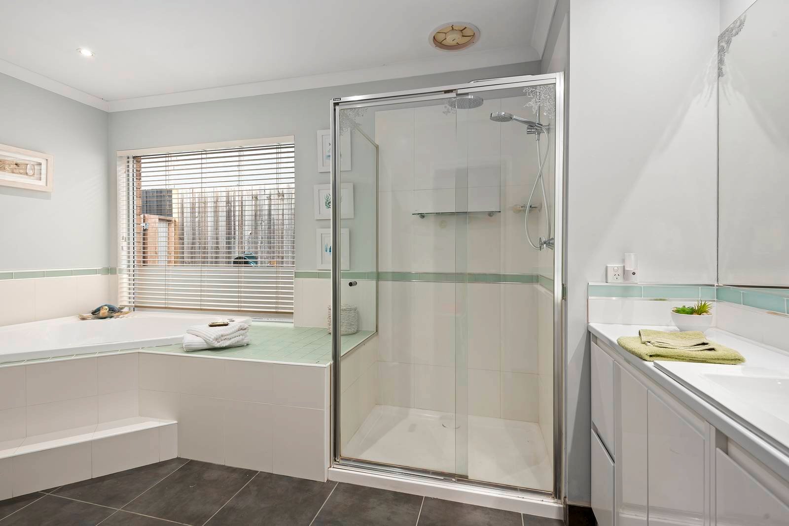 Property Gallery Thumbnail 6
