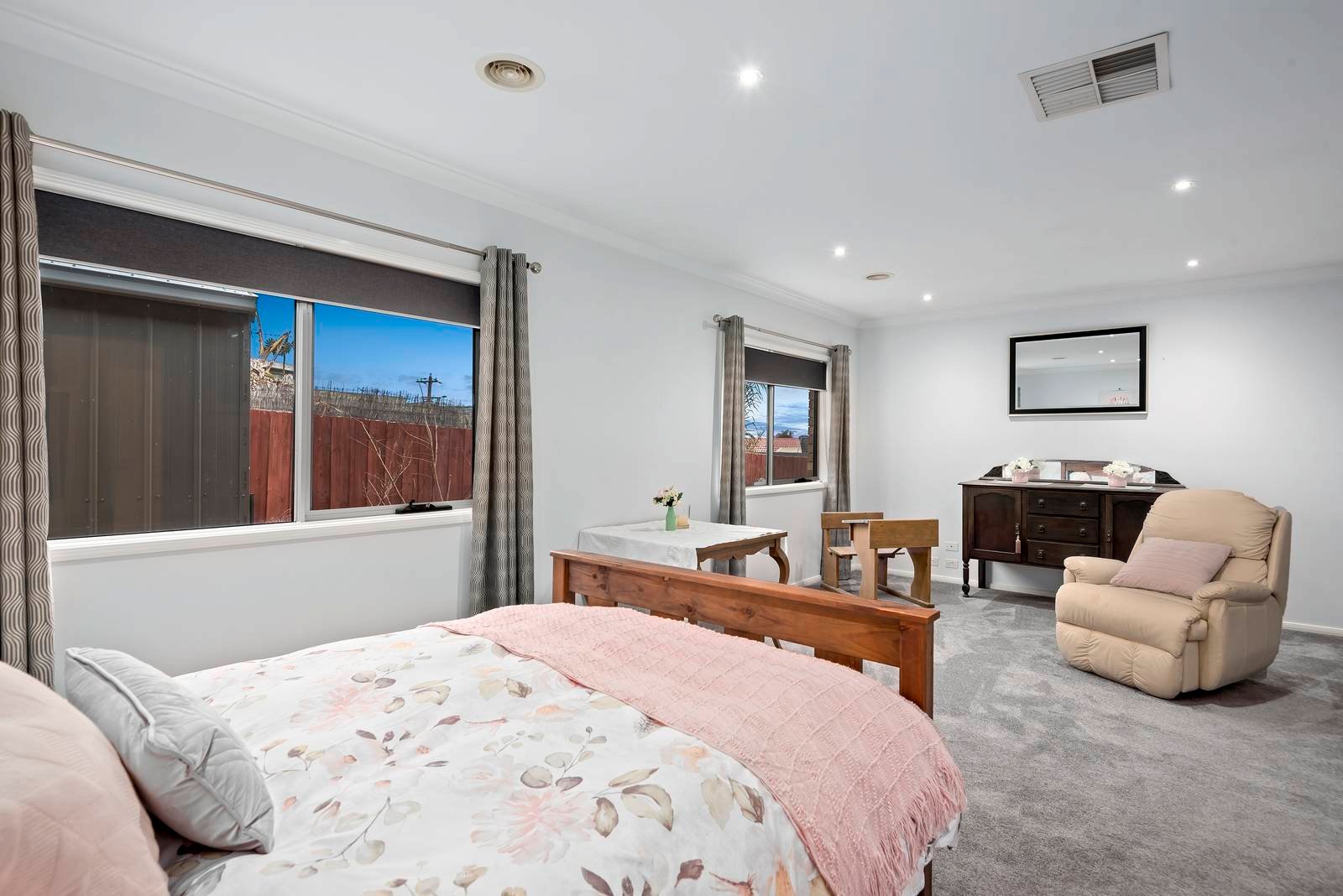 Property Gallery Thumbnail 8
