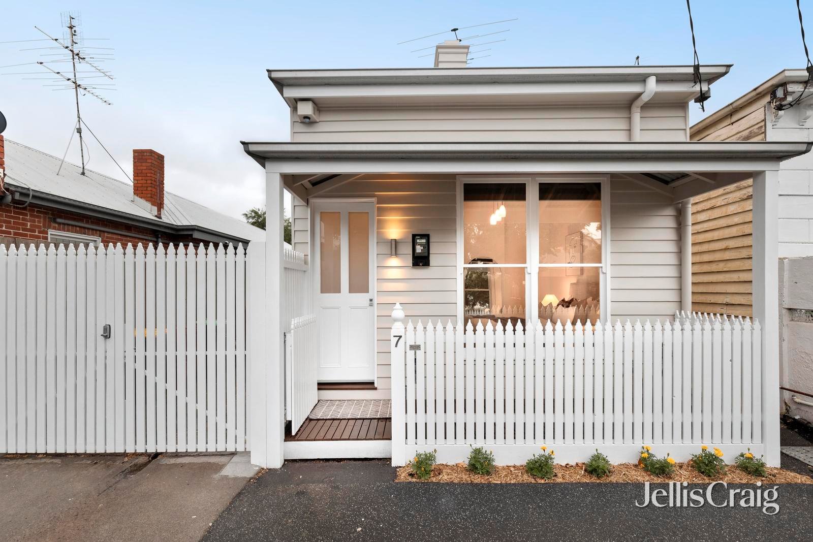 7 Young Street, Albert&nbsp;Park image 1