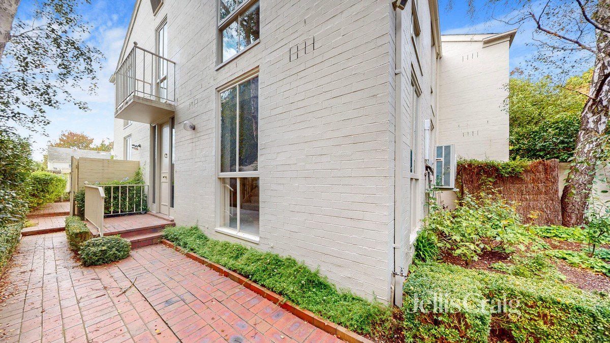 70 Albany Road, Toorak image 5