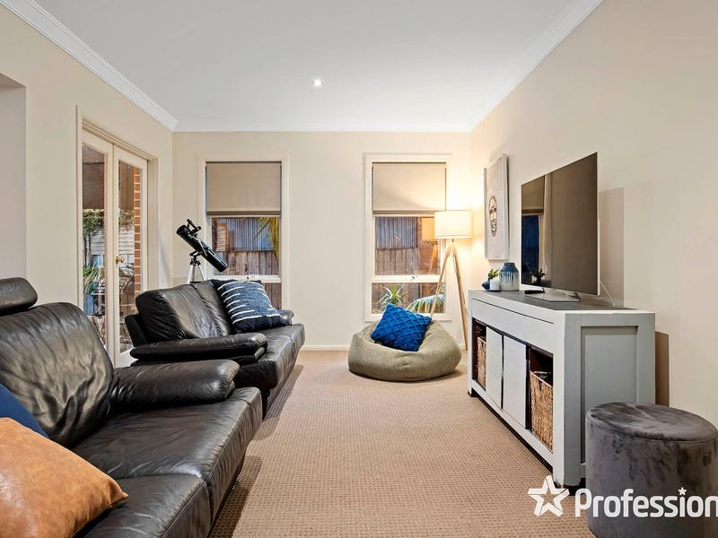 70 Blue Ridge Drive, Mooroolbark image 9