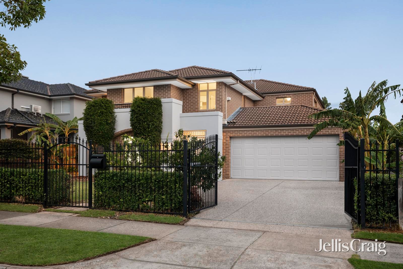 70 Essex Road, Mount&nbsp;Waverley image 1