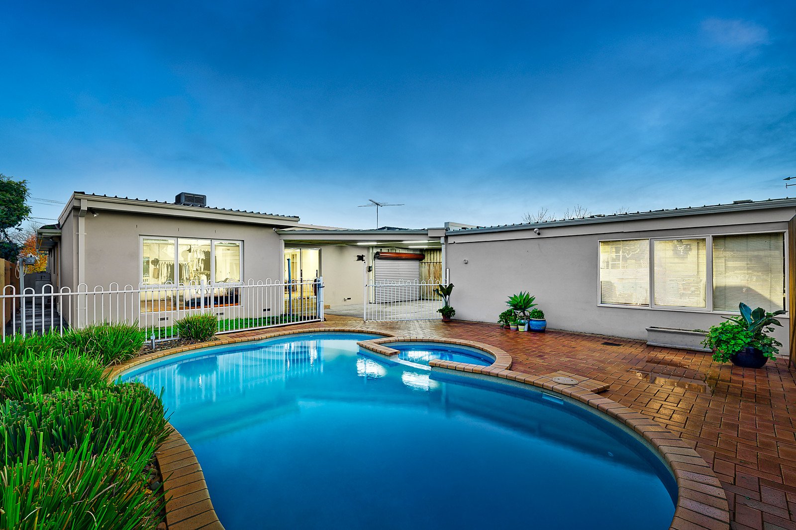 70 Gladesville Drive, Bentleigh East image 6