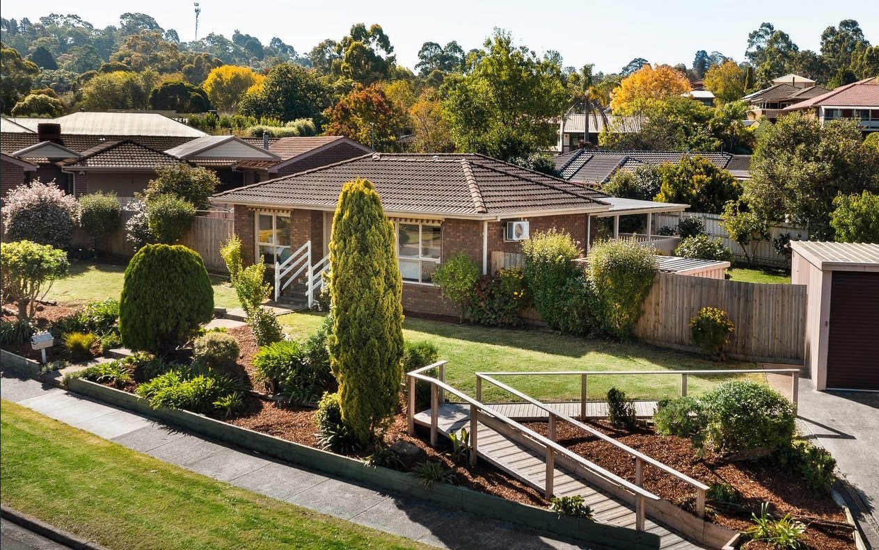 70 Landscape Drive, Mooroolbark image 1
