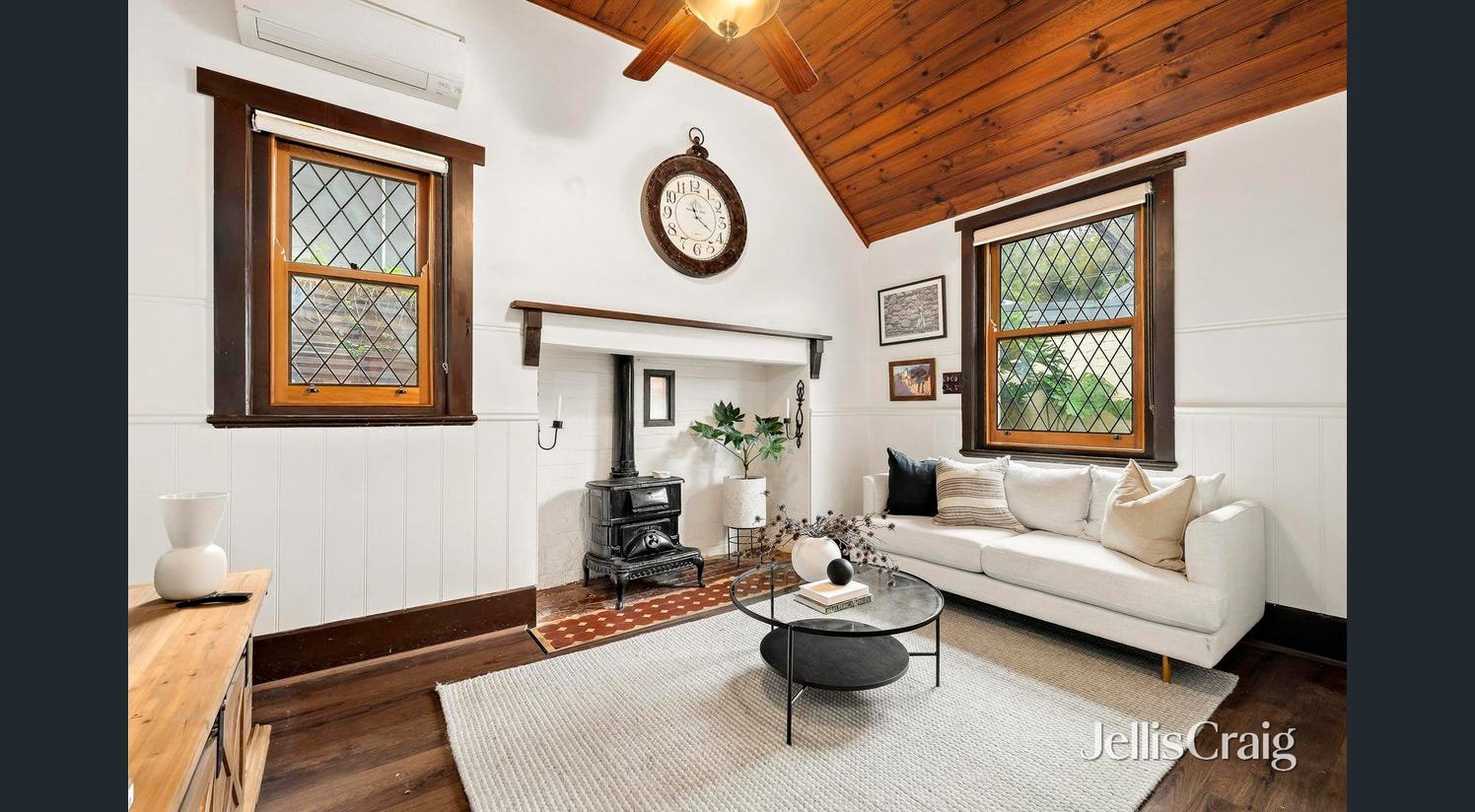 70 Marine Parade, Elwood image 3