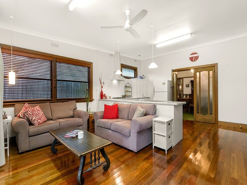 70 Middlesex Road, Surrey Hills image 5
