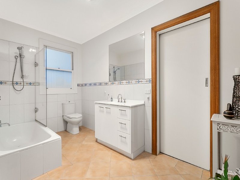 70 Middlesex Road, Surrey Hills image 7
