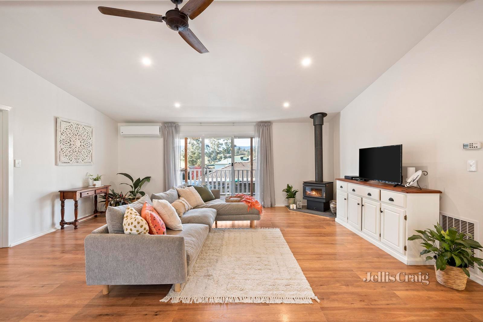 70 Shirley Crescent, Woori Yallock image 2