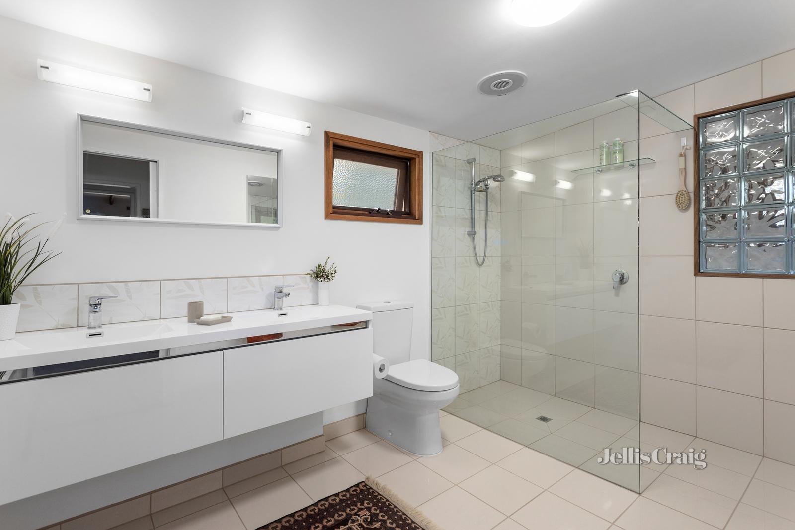 70 View Hill Crescent, Eltham image 8