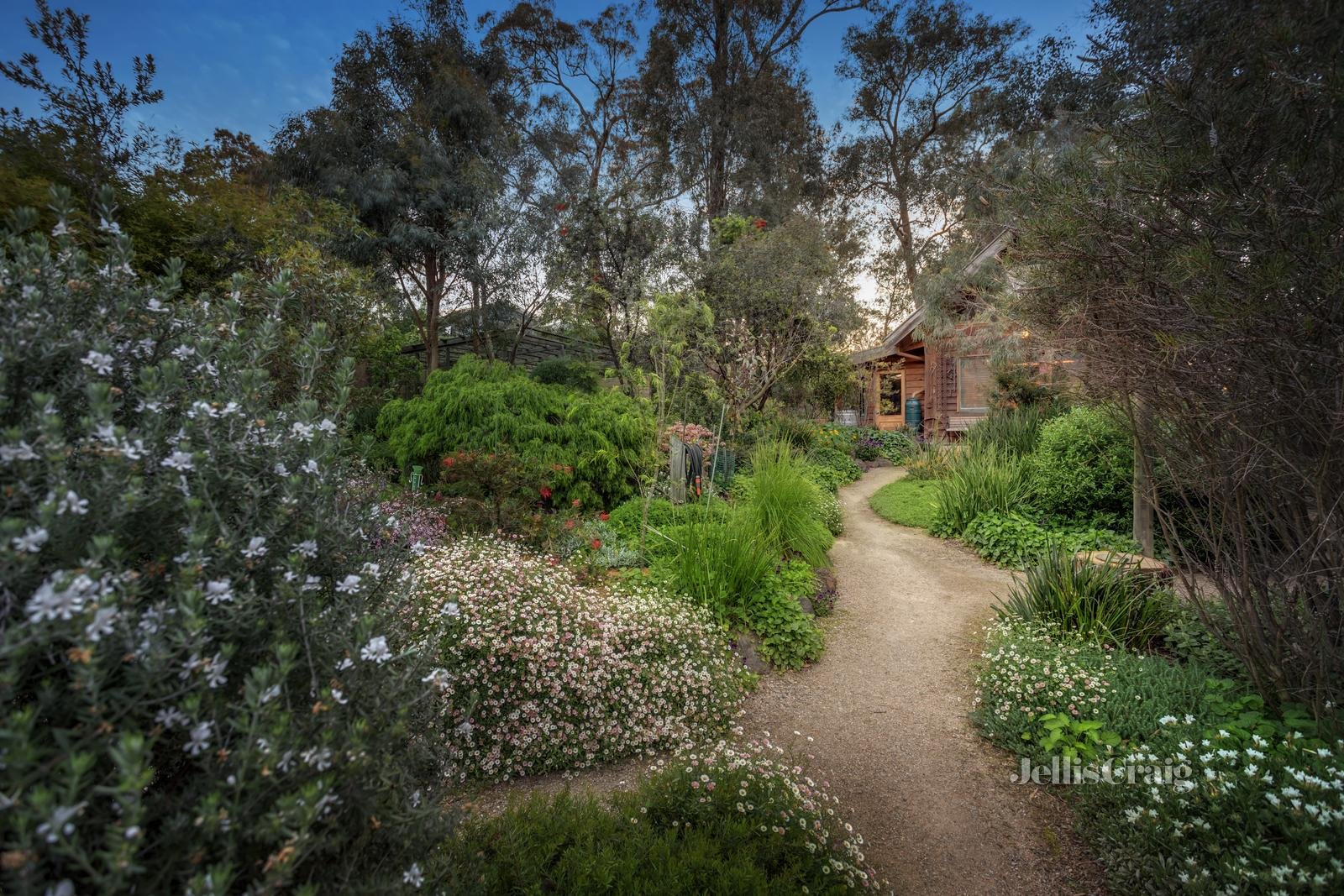 70 View Hill Crescent, Eltham image 13