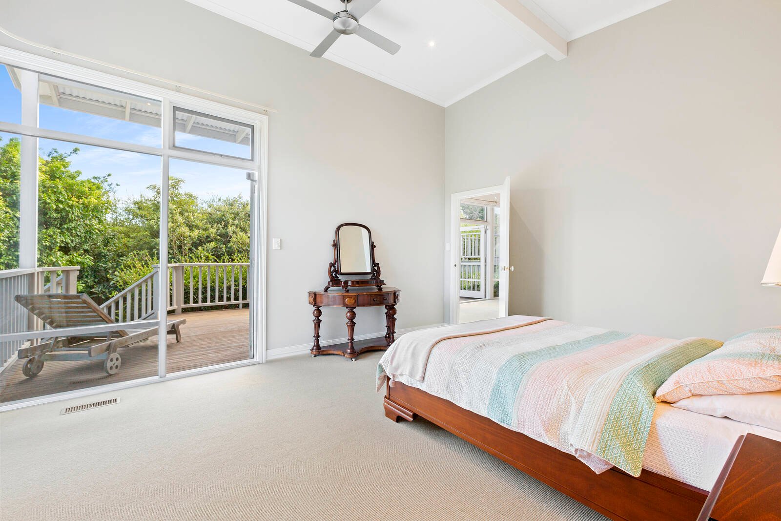 Property Gallery Thumbnail 9
